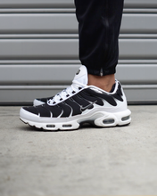 Load image into Gallery viewer, Nike Air Max Plus TN &#39;KILLER WHALES&#39;
